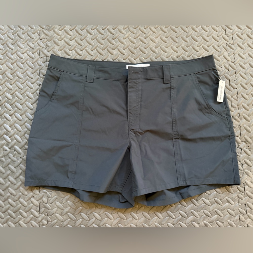 Amazon Essentials Black Flat Front Casual Shorts … - image 1